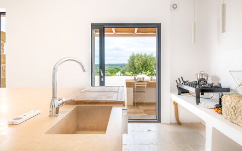 Villa La Selva: Robinet, Meubles, Luminaire Plomberie, Évier, Comptoir, Bois, Cuisine, Sol, Sol