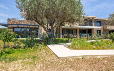 Sainte Maxime 337: Ciel, L'Eau, Plante, Jour, Propriété, Bâtiment, Piscine, Bleu Azur, La Nature, Architecture