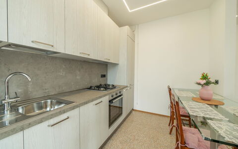 Matilde: Ciel, L'Eau, Plante, Jour, Propriété, Bâtiment, Piscine, Bleu Azur, La Nature, Architecture