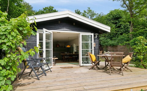 Riana - 700M from the Sea: Bois, Toit, Architecture, Domicile, Maison, Chalet, Siding, Dur, Pente, Biens