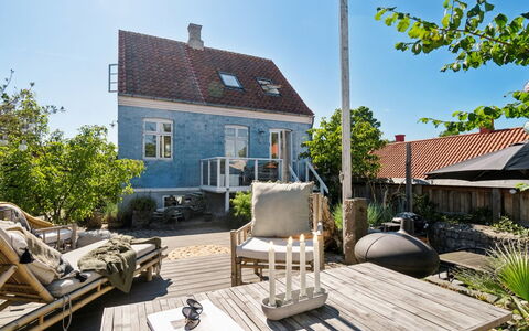Hebba - 125M from the Sea: Bois, Meubles, Appartement, Pièce, Plafond, Tache De Bois, Chaise, Dur, Vernis, Lumber