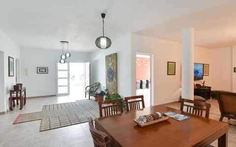 Ca'Sita Salobre Pueblo: Table, Meubles, Cadre, Propriété, Chaise, Bois, Design Intérieur, Canapé, Maison, Plante D'Appartement
