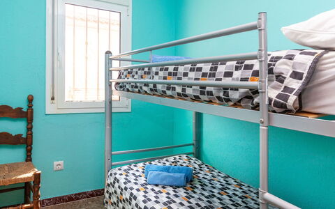 El Port de la Selva 101: Propriété, Bleu, Fenêtre, Vert, Bleu Azur, Design Intérieur, Sol, Aqua, Étagère, Rayonnage
