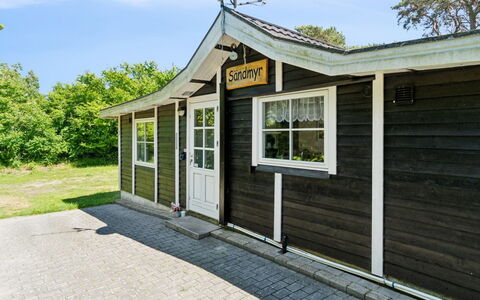 Horsten - 270M from the Sea: Bois, Toit, Architecture, Domicile, Maison, Chalet, Siding, Dur, Pente, Biens