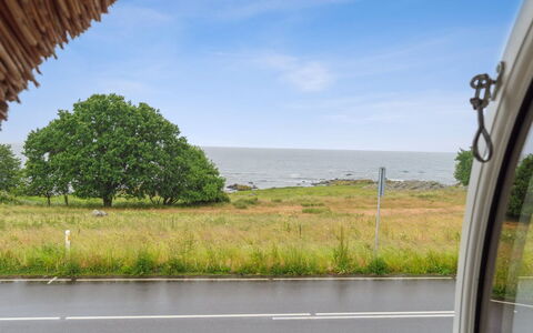 Leoni - 115M from the Sea: Bois, Toit, Architecture, Domicile, Maison, Chalet, Siding, Dur, Pente, Biens