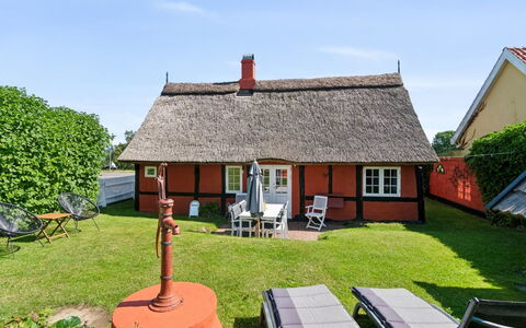 Leoni - 115M from the Sea: Bois, Toit, Architecture, Domicile, Maison, Chalet, Siding, Dur, Pente, Biens
