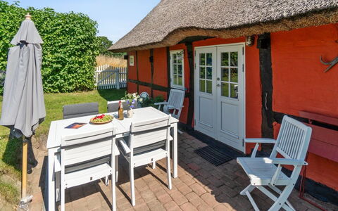 Leoni - 115M from the Sea: Bois, Toit, Architecture, Domicile, Maison, Chalet, Siding, Dur, Pente, Biens