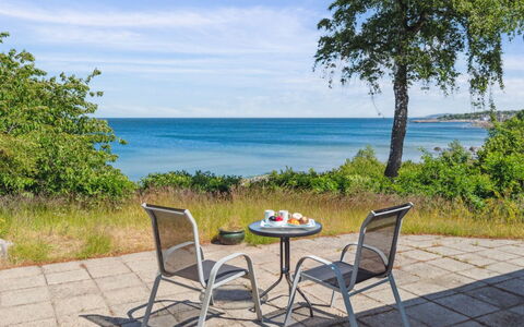 Throtti - 50M from the Sea: Bois, Toit, Architecture, Domicile, Maison, Chalet, Siding, Dur, Pente, Biens