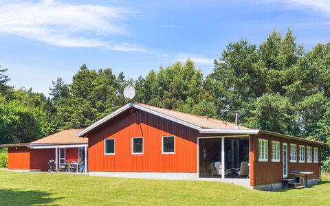 Paulus - 375M from the Sea: Toit, Maison, Domicile, Chalet, Porte, Siding, Plate-Forme, Porche, Planche, Dur
