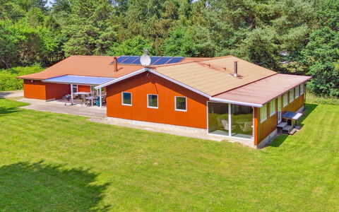 Paulus - 375M from the Sea: Toit, Maison, Domicile, Chalet, Porte, Siding, Plate-Forme, Porche, Planche, Dur