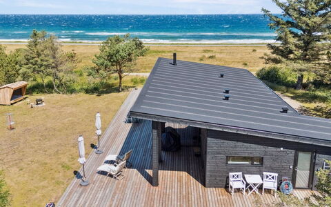 Rakita - 75M from the Sea: Cuisine, Comptoir, Appareil De Cuisine, Sol, Cabinetry, Design Intérieur, Principaux Appliance, Sol, Domicile, Meubles