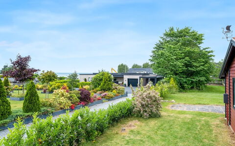 Fulk - 150M from the Sea: Ciel, Arbuste, Jardin, Paysage, Nuage, Couverture De Sol, Aménagement Paysager, Pelouse, Banlieue