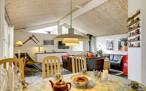 Leani - 200M from the Sea: Meubles, Design Intérieur, Sol, Sol, Plafond, Pièce, Chaise, Table, Appartement, Table Cuisine Et Salle A Manger