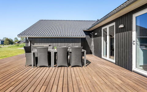 Kiersten - 800M from the Sea: Cuisine, Comptoir, Appareil De Cuisine, Sol, Cabinetry, Design Intérieur, Principaux Appliance, Sol, Domicile, Meubles