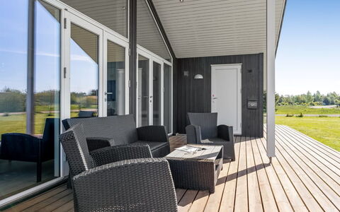 Kiersten - 800M from the Sea: Toit, Maison, Domicile, Chalet, Porte, Siding, Plate-Forme, Porche, Planche, Dur
