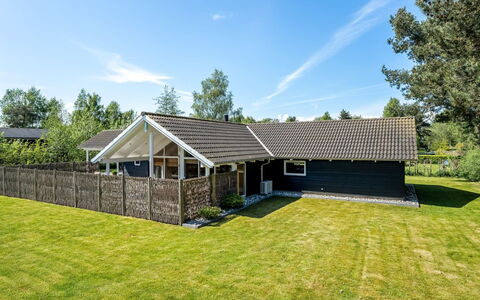 Gudlaug - 1Km from the Sea: Toit, Maison, Domicile, Chalet, Porte, Siding, Plate-Forme, Porche, Planche, Dur