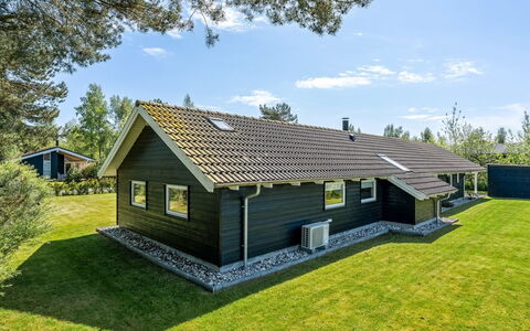 Gudlaug - 1Km from the Sea: Toit, Maison, Domicile, Chalet, Porte, Siding, Plate-Forme, Porche, Planche, Dur