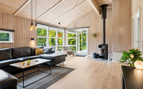 Jorinde - 1Km from the Sea: Design Intérieur, Sol, Parquet, Bois, Sol, Canapé, Meubles, Salon, Plafond, Revêtement De Sol Stratifié