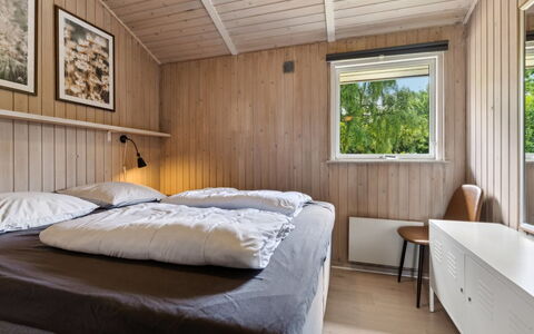 Jorinde - 1Km from the Sea: Bois, Chambre, Lit, Drap De Lit, Plafond, Literie, Cadre De Lit, Dur, Tache De Bois