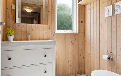 Jorinde - 1Km from the Sea: Mur, Sol, Luminaire Plomberie, Design Intérieur, Lavabo, Évier, Bois, Sol, Salle De Bains, Armoire De Toilette