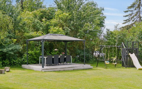Jorinde - 1Km from the Sea: Herbe, Espace Public, Jardin, Ombre, Belvédère, Lot Terre, Pavillon, Structure En Plein Air, Pelouse