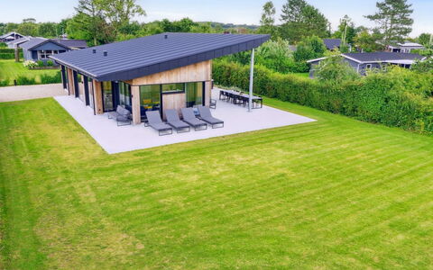 Filimena - 250M from the Sea: Maison, Toit, Domicile, Chalet, Biens, Ferme, Villa, Porche, Siding
