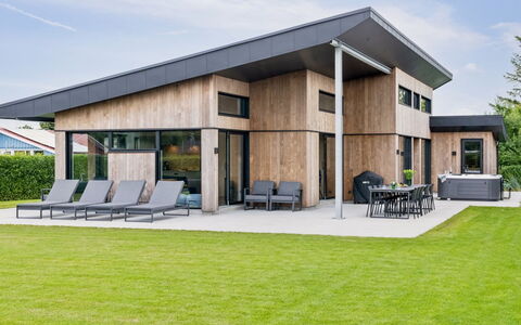 Filimena - 250M from the Sea: Bois, Toit, Architecture, Domicile, Maison, Chalet, Siding, Dur, Pente, Biens
