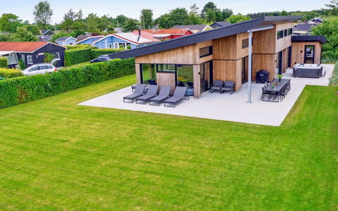 Filimena - 250M from the Sea: Bois, Toit, Architecture, Domicile, Maison, Chalet, Siding, Dur, Pente, Biens