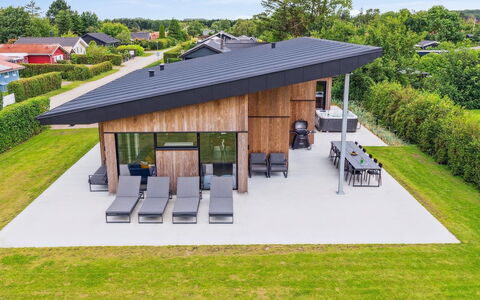 Filimena - 250M from the Sea: Bois, Toit, Architecture, Domicile, Maison, Chalet, Siding, Dur, Pente, Biens