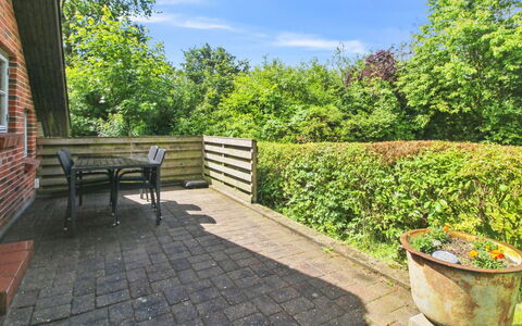 Ofrath - 30Km from the Sea: Arbuste, Jardin, Couverture De Sol, Aménagement Paysager, Chalet, Arrière-Cour, Passerelle, Cour, Ombre