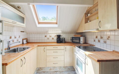Ofrath - 30Km from the Sea: Cuisine, Comptoir, Sol, Bois, Design Intérieur, Plafond, Cabinetry, Sol, Appareil De Cuisine, Luminaire Plomberie