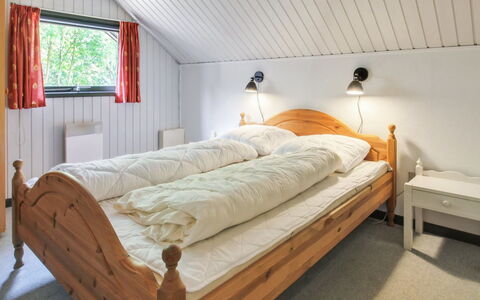 Ofrath - 30Km from the Sea: Chambre, Lit, Bois, Literie, Drap De Lit, Cadre De Lit, Plafond, Pièce, Linge, Dur