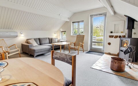 Ofrath - 30Km from the Sea: Meubles, Sol, Design Intérieur, Bois, Sol, Plafond, Domicile, Chaise, Pièce, Salon