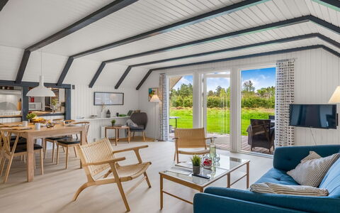 Gyrial - 2Km from the Sea: Plafond, Design Intérieur, Meubles, Chaise, Table Cuisine Et Salle A Manger, Grenier, Faisceau, Salon, Conception, Dur