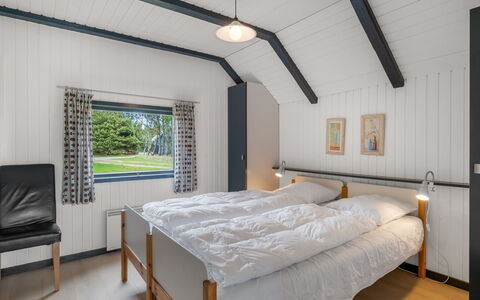 Gyrial - 2Km from the Sea: Bois, Plafond, Domicile, Design Intérieur, Chambre, Lit, Cadre De Lit, Fenêtre À Guillotine, Dur, Literie