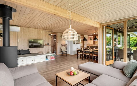 Tian - 400M to the Fjord: Meubles, Design Intérieur, Sol, Sol, Plafond, Pièce, Chaise, Table, Appartement, Table Cuisine Et Salle A Manger