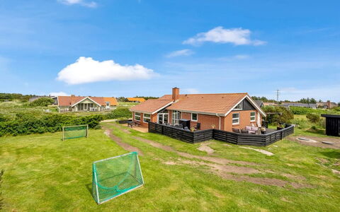 Elviira - 600M from the Sea: Maison, Domicile, Toit, Chalet, Lot Terre, Biens, Ferme, Village, Ferme