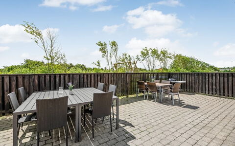 Birette - 1.2Km from the Sea: Meubles, Design Intérieur, Sol, Sol, Plafond, Pièce, Chaise, Table, Appartement, Table Cuisine Et Salle A Manger