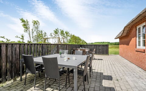 Birette - 1.2Km from the Sea: Meubles, Design Intérieur, Sol, Sol, Plafond, Pièce, Chaise, Table, Appartement, Table Cuisine Et Salle A Manger