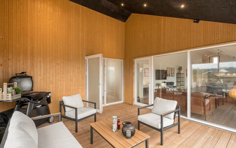 Dreng - 300M from the Sea: Design Intérieur, Sol, Bois, Sol, Plafond, Meubles, Parquet, Éclairage, Pièce, Salon