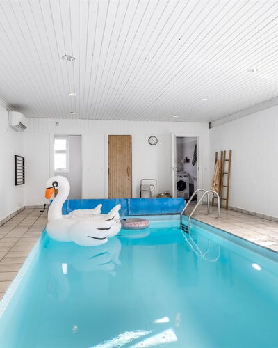 Karmen - 250M to the Fjord: Piscine, Recours, Meubles, Composite, Hôtel, Villa, Chaise, Conception, Mobilier De Jardin, Eco Hôtel