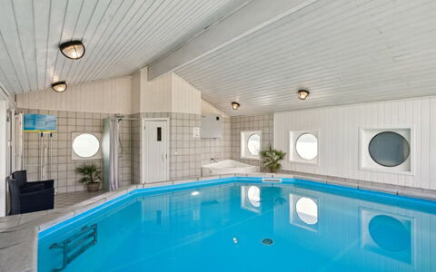 Hermund - 100M from the Sea: Plafond, Sol, Conception, Hôtel, Recours, Daylighting, Piscine