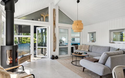 Hermund - 100M from the Sea: Bois, Design Intérieur, Salon, Canapé, Domicile, Plafond, Sol, Meubles, Sol