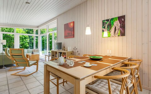 Dagny - 100M from the Sea: Meubles, Design Intérieur, Sol, Sol, Bois, Chaise, Salle À Manger, Plafond, Table, Table Cuisine Et Salle A Manger
