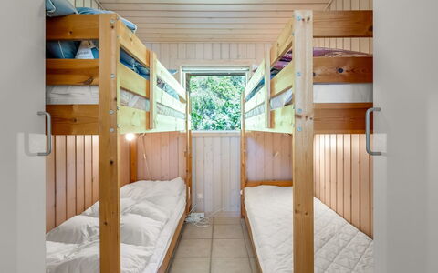Dagny - 100M from the Sea: Bois, Lit Superposé, Design Intérieur, Sol, Sol, Chambre, Dortoir, Lit, Tache De Bois, Dur