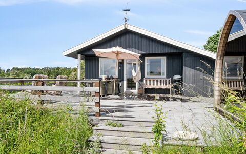 Gærmund - 700M from the Sea: Meubles, Design Intérieur, Sol, Sol, Plafond, Pièce, Chaise, Table, Appartement, Table Cuisine Et Salle A Manger
