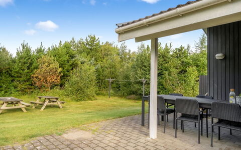 Ane - 800M from the Sea: Bleu, Arbuste, Chalet, Couverture De Sol, Jardin, Biens, Ombre, Aménagement Paysager, Ferme, Eco Hôtel