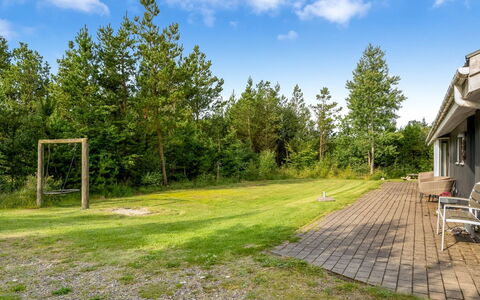 Ane - 800M from the Sea: Bleu, Arbuste, Chalet, Couverture De Sol, Jardin, Biens, Ombre, Aménagement Paysager, Ferme, Eco Hôtel
