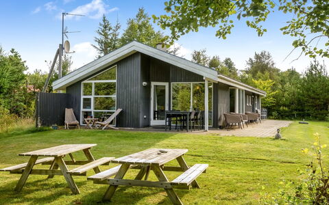 Ane - 800M from the Sea: Bleu, Arbuste, Chalet, Couverture De Sol, Jardin, Biens, Ombre, Aménagement Paysager, Ferme, Eco Hôtel