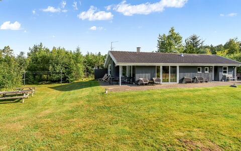 Ane - 800M from the Sea: Bleu, Arbuste, Chalet, Couverture De Sol, Jardin, Biens, Ombre, Aménagement Paysager, Ferme, Eco Hôtel